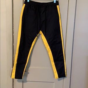 Men’s soft denim jogger. Size S